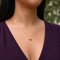 Gorgeous Queen - Love Knot Necklace